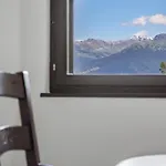 Noir Pres De La Telecabine A Anzere