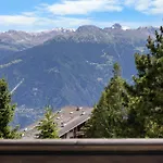 Noir Pres De La Telecabine A *
