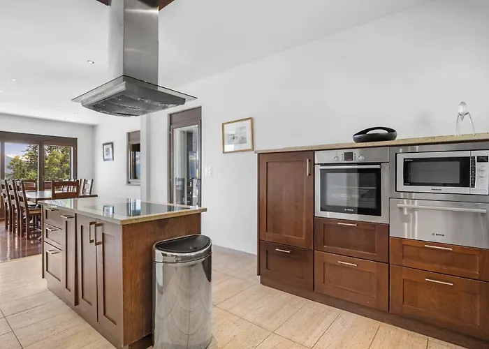 Noir Pres De La Telecabine A Chalet *