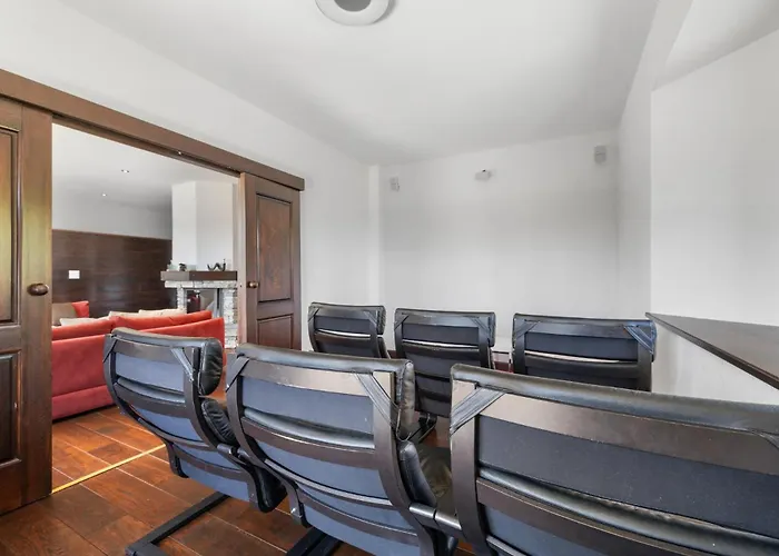 Noir Pres De La Telecabine A Anzère