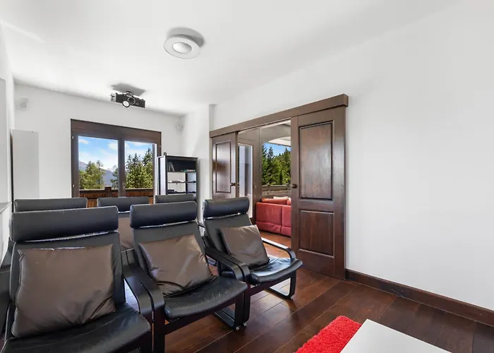 Chalet Noir Pres De La Telecabine A *