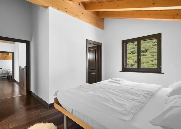 Chalet Noir Pres De La Telecabine A Anzère