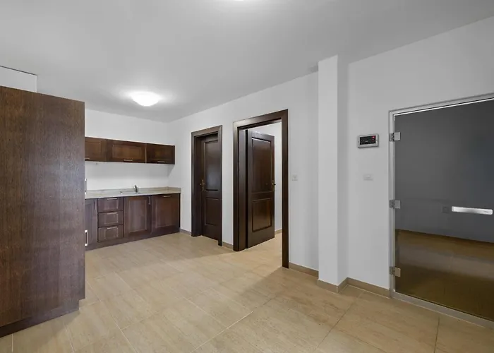 Noir Pres De La Telecabine A Chalet *