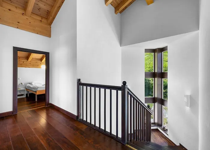 Chalet Noir Pres De La Telecabine A Anzère