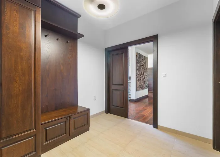 Noir Pres De La Telecabine A * Anzère