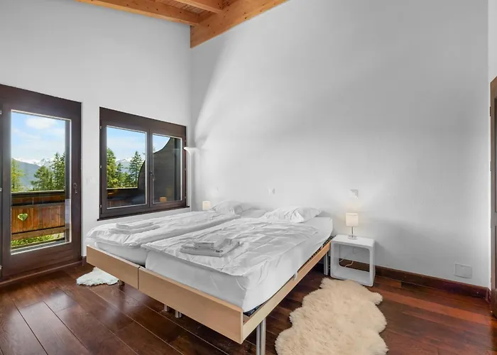 Noir Pres De La Telecabine A Chalet *