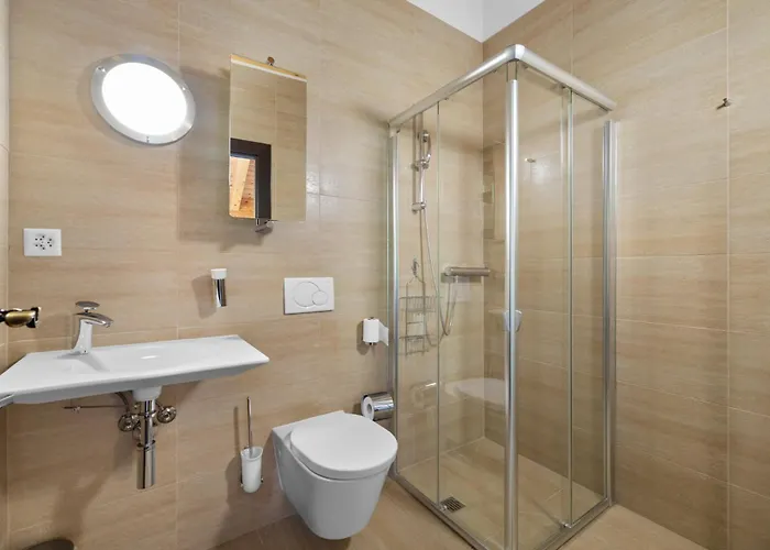 Noir Pres De La Telecabine A Anzère