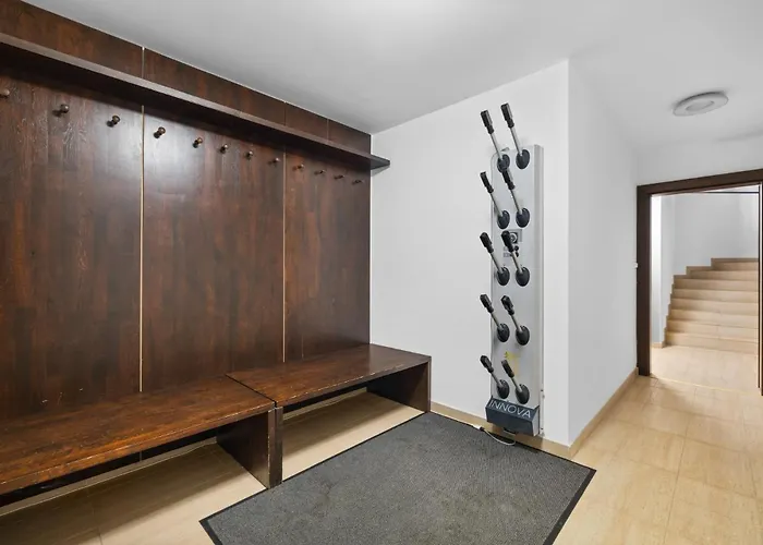 Chalet Noir Pres De La Telecabine A *