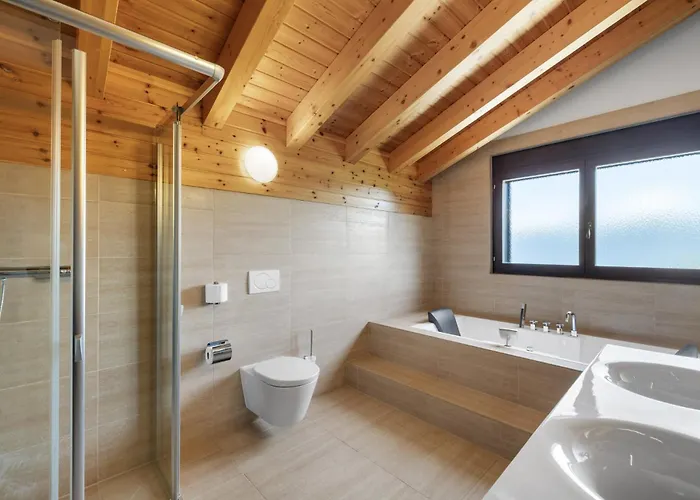 Noir Pres De La Telecabine A *