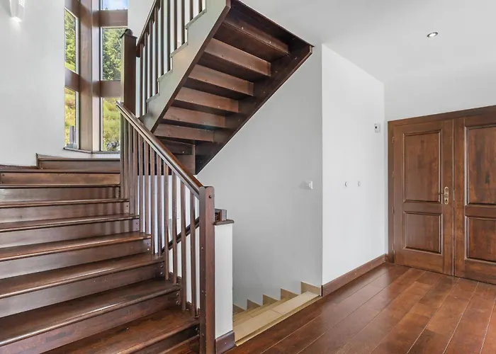 Chalet Noir Pres De La Telecabine A *