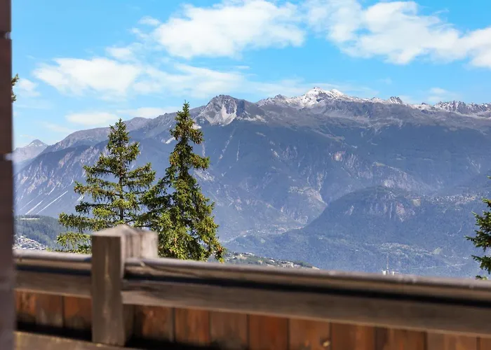 Chalet Noir Pres De La Telecabine A