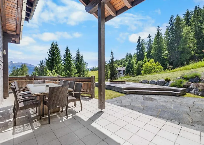 Chalet Noir Pres De La Telecabine A