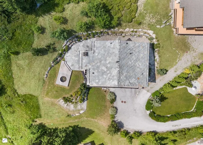 Noir Pres De La Telecabine A Chalet *